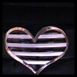No Boundaries Black &White Heart belt buckle EUC